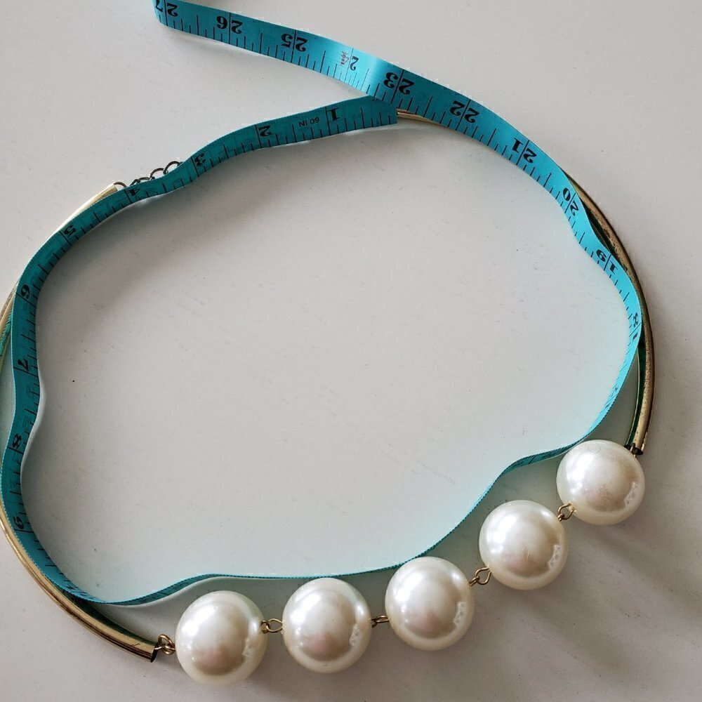 Gold/Pearl Choker Necklace. - Picture 8 of 9